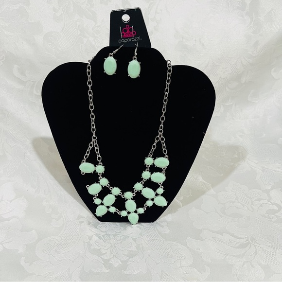 paparazzi Jewelry - NWT Paparazzi Mint Green Necklace with Earrings (LAST ONE)